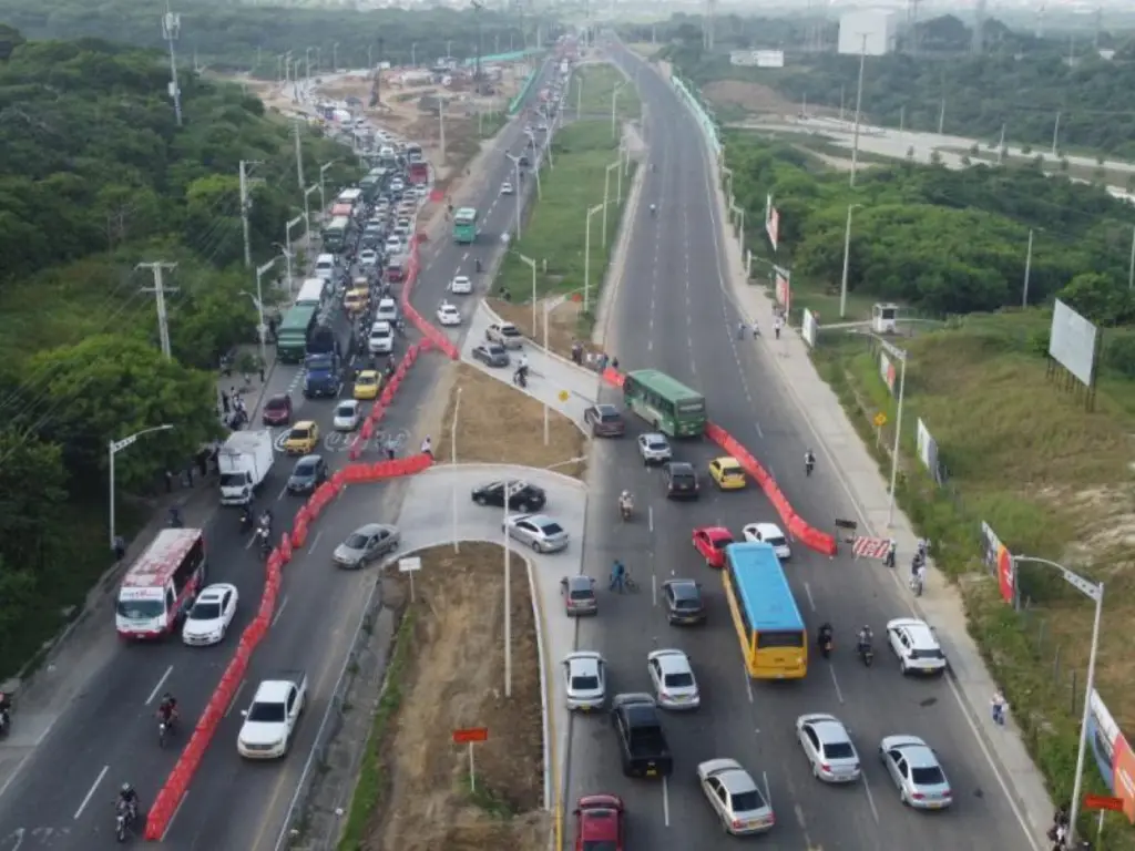 No paran los trancones en Alameda: piden habilitar vías alternas por obras de intercambiador vial