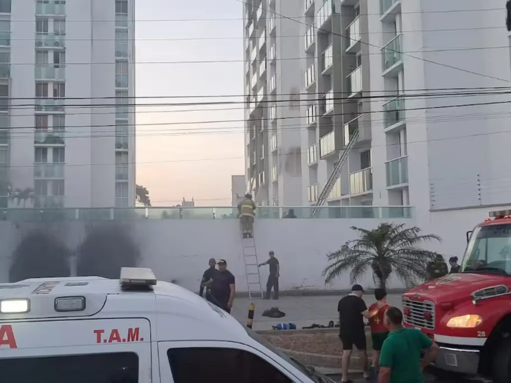 «Todo estaba negro»: relatos tras incendio en conjunto Las Flores del Recreo